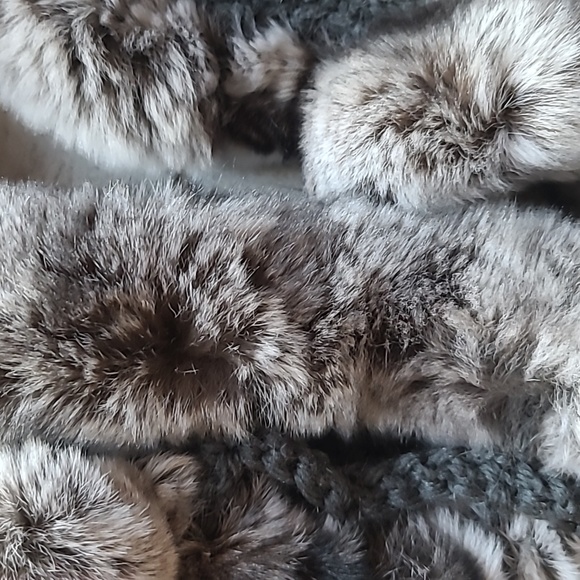 New Fur scarf. Simply gorgeous! - Picture 4 of 7